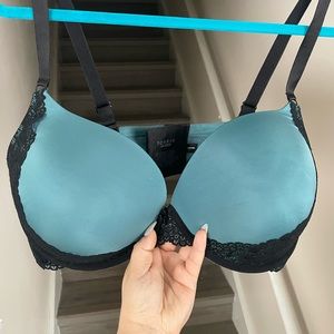 Torrid Push up/Plunge Bra. Teal with black lace. Size 44DDD. New, tried on once.